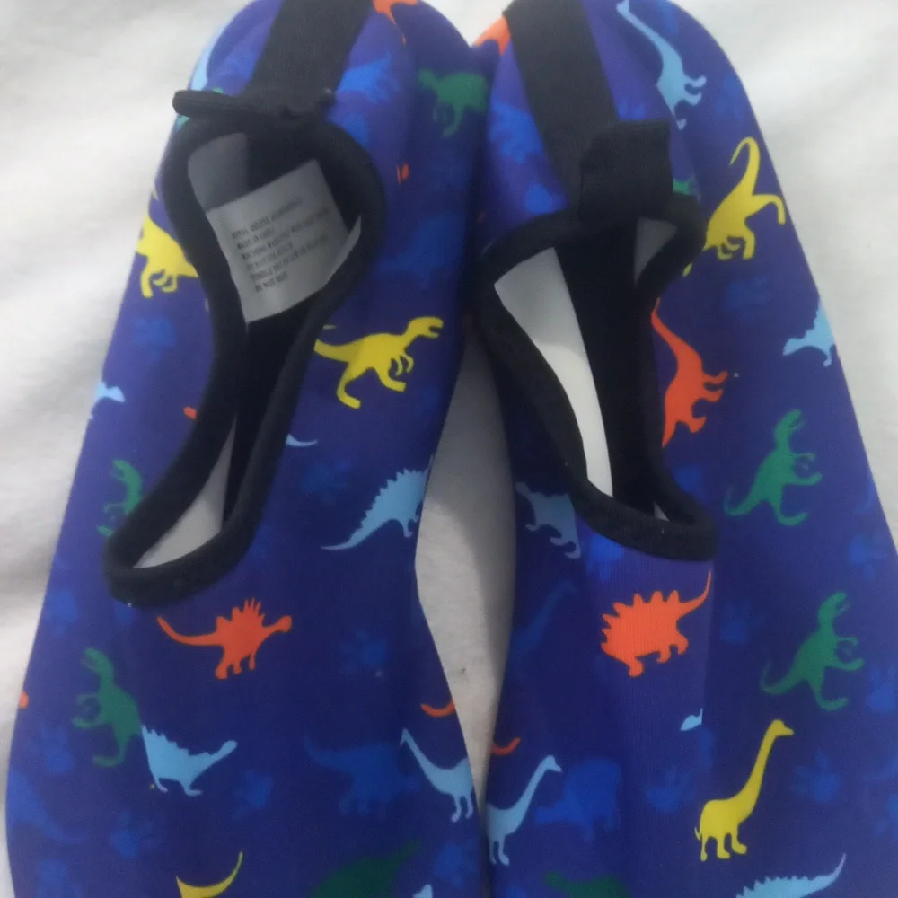 🩷🩷 3/$12Dinasour water shoes